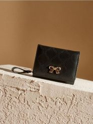 Portfel z błyskawicznym zamkiem - czarny. Czarne portfele Sinsay, bez wzorów. Za 29.99 zł.