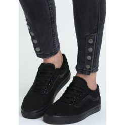Czarne Tenisówki Swoop. Trampki marki Sinsay. Za 79.99 zł.