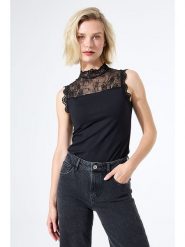 Garcia Bluzka w kolorze czarnym rozmiar: XS. Czarne bluzki Garcia, xs, bez wzorów, z koronki, bez kołnierzyka, bez ramiączek. Za 104.99 zł.