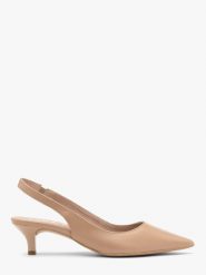 Beżowe czółenka slingback na obcasie typu kaczuszka SARAH. Brązowe czółenka Ryłko, bez wzorów, z gumy, bez obcasa, na obcasie, bez zapięcia. Za 379.99 zł.