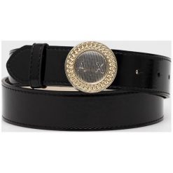 Armani Exchange pasek damski kolor czarny. Czarne paski Armani Exchange, bez wzorów. Za 289.99 zł.