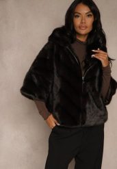 Czarna Kurtka Futrzana o Kroju Oversize z Kapturem i Rękawami 3/4 Titene. Czarne kurtki Renee, na zimę, m, bez wzorów, z futra, eleganckie, z kapturem. Za 319.99 zł.