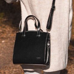 Torebka damska skórzana czarna DAN-A T308. Czarne shopper bag DAN-A, bez wzorów, z materiału, eleganckie, bez dodatków. Za 279.99 zł.