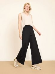 BGN Spodnie w kolorze czarnym rozmiar: 34. Czarne spodnie materiałowe BGN, bez wzorów, z materiału, z podwyższonym stanem. Za 173.99 zł.