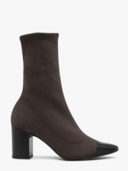 Brązowe elastyczne botki z czarnym noskiem. Brązowe botki Ryłko, bez wzorów, ze skóry, eleganckie, bez obcasa, na obcasie, bez zapięcia. Za 429.99 zł.