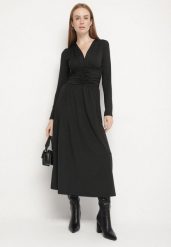 Czarna Marszczona Sukienka Taliowana z Wiskozą z Dekoltem V i Długim Rękawem Emirie. Czarne sukienki Born2be, na spotkanie biznesowe, l, bez wzorów, z wiskozy, wizytowe, bez kołnierzyka, bez ramiączek. Za 159.99 zł.