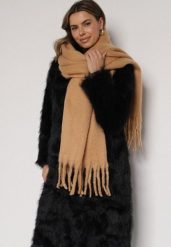 Jasnobrązowy Szalik z Frędzlami Owedarria. Szaliki i kominy Born2be, bez wzorów, z dresówki, eleganckie. Za 39.99 zł.
