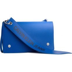 Torebka CALVIN KLEIN JEANS - Logo Banner Shoulder Flap Bag K40K400823 455. Listonoszki marki Calvin Klein Jeans. Za 449.00 zł.
