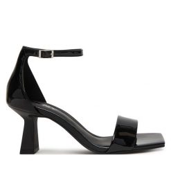 Sandały DKNY. Czarne sandały DKNY, bez wzorów, bez obcasa, na słupku, bez zapięcia. Za 579.99 zł.