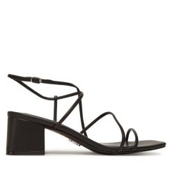 Sandały Steve Madden. Czarne sandały Steve Madden, bez wzorów, bez obcasa, na słupku, bez zapięcia. Za 279.99 zł.