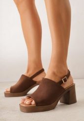 Brązowe Sandały VICES na Słupku i Platformie Stylizowanych na Drewniane Lobenti. Brązowe sandały Renee, bez wzorów, z jeansu, bez obcasa, na obcasie, bez zapięcia. Za 99.99 zł.