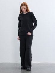 BGN Spodnie w kolorze czarnym rozmiar: 36. Czarne spodnie materiałowe BGN, bez wzorów, z materiału. Za 143.99 zł.