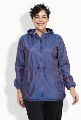 Damskie Kurtka funkcyjna błyszcząca hydrofobowa kaptur. Fioletowe kurtki Ulla Popken, plus size, bez wzorów, z materiału, eleganckie, z kapturem. Za 429.99 zł.