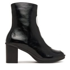 Botki Fly London. Czarne botki Fly London, bez wzorów, bez obcasa, na słupku, bez zapięcia. Za 839.99 zł.