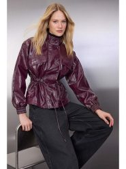 Trendyol Kurtka w kolorze bordowym ze skóry syntetycznej rozmiar: L. Czerwone kurtki Trendyol, l, bez wzorów, ze skóry, bez kaptura. Za 157.35 zł.