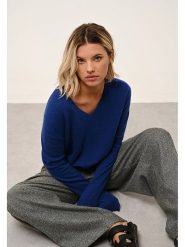 Just Cashmere Kaszmirowy sweter "Nora" w kolorze niebieskim rozmiar: L. Niebieskie swetry Just Cashmere, l, bez wzorów, z kaszmiru, bez ramiączek. Za 369.99 zł.