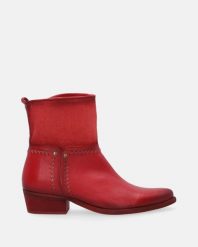 CZERWONE KOWBOJKI Z MATERIAŁOWĄ CHOLEWKĄ D735 RO-TE ROBIN. Czerwone botki Venezia, bez wzorów, z materiału, bez obcasa, bez zapięcia. Za 679.00 zł.