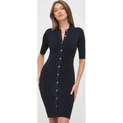 Marciano Guess sukienka kolor granatowy mini dopasowana. Niebieskie sukienki Marciano Guess, l, z aplikacjami, z dzianiny, bez kołnierzyka, bez ramiączek, mini, dopasowane. W wyprzedaży za 519.99 zł.