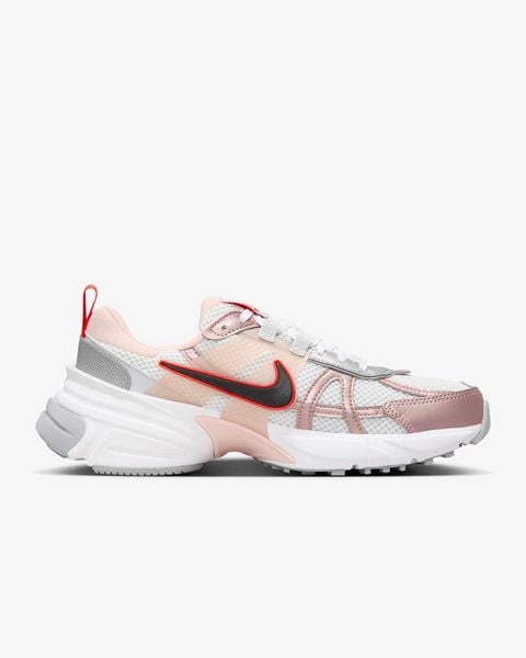 Nike V2K Run Buty do biegania damskie. Czerwone buty do biegania Nike, bez wzorów, bez zapięcia, do biegania. Za 329.99 zł.