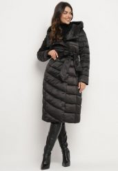 Czarna Pikowana Kurtka z Asymetrycznym Zapięciem i Kapturem Wiązana w Talii Tilita. Czarne kurtki Born2be, l, bez wzorów, z jeansu, eleganckie. W wyprzedaży za 258.99 zł.