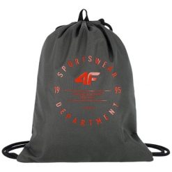 Worek na buty 4F M082 100% poliester, hydrofobowy. Szare buty treningowe 4f, bez wzorów, z poliesteru, bez zapięcia. Za 55.99 zł.