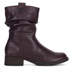 Botki Rieker. Czerwone botki Rieker, bez wzorów, bez obcasa, na płaskiej podeszwie, bez zapięcia. Za 265.99 zł.
