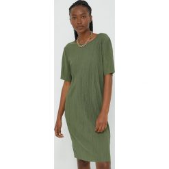 Vila sukienka kolor zielony mini prosta. Zielone sukienki Vila, na co dzień, l, bez wzorów, z dzianiny, bez kołnierzyka, bez ramiączek, mini, proste. Za 119.99 zł.