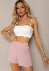 Różowe Prążkowane Szorty High Waist o Luźnym Fasonie Fleda. Czerwone szorty Renee, bez wzorów, prążkowane. W wyprzedaży za 31.99 zł.