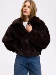 Kurtka z imitacji futra - ciemnobrązowy. Brązowe kurtki Reserved, l, bez wzorów, bez kaptura. Za 229.99 zł.