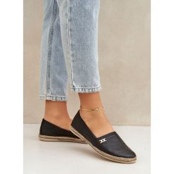Eleganckie Skórzane Espadryle Damskie Zazoo 10177 Czarne. Czarne espadryle bez wzorów, ze skóry, eleganckie, bez obcasa, na płaskiej podeszwie. Za 387.75 zł.