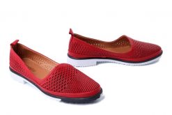 MANITU 840138-04 rot, półbuty damskie. Czerwone czółenka Manitu, na lato, w ażurowe wzory, ze skóry, bez obcasa, bez zapięcia. Za 284.90 zł.