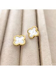 Nakkash Pozłacane kolczyki-wkrętki z masą perłową rozmiar: onesize. Białe kolczyki Nakkash, z perłą, pozłacane. Za 39.99 zł.