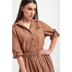 KOSZULA TWINSET U&B. Brązowe koszule Twinset U&B, m, w ażurowe wzory, z bawełny, klasyczne, z asymetrycznym kołnierzem, bez ramiączek. W wyprzedaży za 455.40 zł.