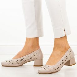 J.Szare czółenka damskie na obcasie Sergio Leone Sk180. Szare czółenka Sergio Leone, na lato, bez wzorów, z materiału, biznesowe, z okrągłym noskiem, bez obcasa, na obcasie, bez zapięcia. Za 179.00 zł.