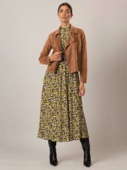 APART Kurtka przejściowa w kolorze jasnobrązowym rozmiar: 44. Brązowe kurtki Apart, bez wzorów, bez kaptura. Za 302.45 zł.