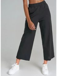 Monki Spodnie w kolorze czarnym rozmiar: XS. Czarne spodnie materiałowe Monki, bez wzorów, z materiału, z podwyższonym stanem. Za 39.99 zł.