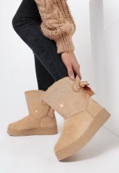 Beżowe Śniegowce Stikine. Brązowe śniegowce Born2be, bez wzorów, z futra, za kostkę, bez zapięcia. Za 69.99 zł.