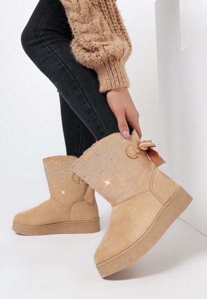 Beżowe Śniegowce Stikine. Brązowe śniegowce Born2be, bez wzorów, z futra, za kostkę, bez zapięcia. Za 69.99 zł.