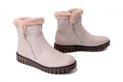 RIEKER Y3481-60 beige, botki damskie. Brązowe botki Rieker, bez wzorów, bez obcasa, bez zapięcia. Za 379.90 zł.