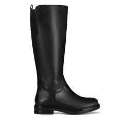 Kozaki Lasocki. Czarne kozaki Lasocki, bez wzorów, bez obcasa, na płaskiej podeszwie, bez zapięcia. Za 379.99 zł.