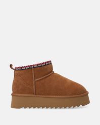 ZAMSZOWE ŚNIEGOWCE DAMSKIE S042SUCUOBB007. Botki Venezia, bez wzorów, ze skóry, bez obcasa, bez zapięcia. Za 299.00 zł.