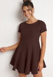 Brązowa Rozkloszowana Sukienka z Krótkim Rękawem i Ozdobnymi Przeszyciami Meporea. Brązowe sukienki Born2be, na co dzień, l, bez wzorów, eleganckie, bez kołnierzyka, bez ramiączek, mini, rozkloszowane. W wyprzedaży za 63.74 zł.