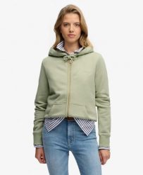 Superdry damska bluza z kapturem Essential Logo Zip Half Brushed – Dusty Sage. Zielone bluzy Superdry, uniwersalny, bez wzorów, z bawełny, klasyczne, bez ramiączek, z kapturem. Za 306.00 zł.