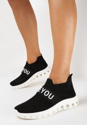 Czarne Buty Sportowe ze Skarpetkową Cholewką i Napisem Thirllas. Czarne buty sportowe lifestyle Born2be, bez wzorów, bez zapięcia. Za 99.99 zł.