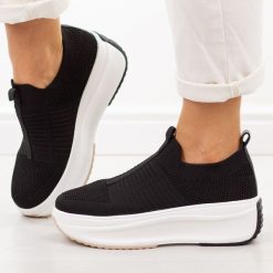 Czarne sportowe buty damskie Filippo Dp7552/26. Czarne buty sportowe lifestyle Filippo, na lato, bez wzorów, z dresówki, casualowe, bez zapięcia. Za 199.00 zł.