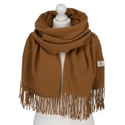 Duży, jasnobrązowy szal damski ozdobiony frędzlami - Peterson. Brązowe szaliki i kominy Peterson, na jesień, bez wzorów, eleganckie. Za 54.99 zł.