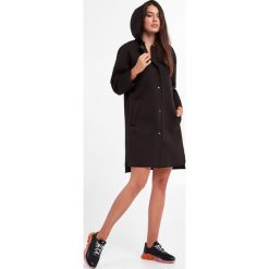 Płaszcz Moretto MAX MARA LEISURE. Czarne płaszcze Max Mara Leisure, s, bez wzorów, z neoprenu, z kapturem. W wyprzedaży za 845.40 zł.