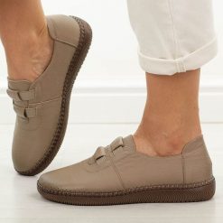 Khaki skórzane półbuty damskie Potocki 15315. Brązowe półbuty wsuwane POTOCKI, na jesień, bez wzorów, z jeansu, casualowe, z okrągłym noskiem, bez obcasa, na płaskiej podeszwie. Za 219.00 zł.