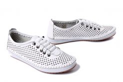 ARTIKER RELAKS 48C0476 biały, półbuty damskie. Białe półbuty wsuwane Artiker Relaks, na lato, bez wzorów, ze skóry, bez obcasa. Za 209.90 zł.