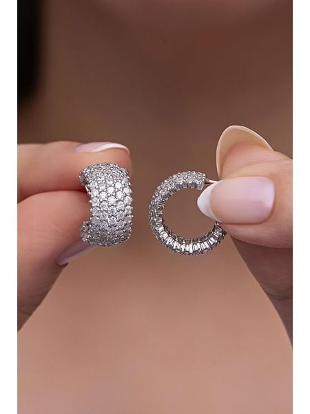 Lodie Silver Srebrne kolczyki-półkreole z cyrkoniami rozmiar: onesize. Szare kolczyki Lodie Silver, z cyrkonią, srebrne. Za 100.75 zł.